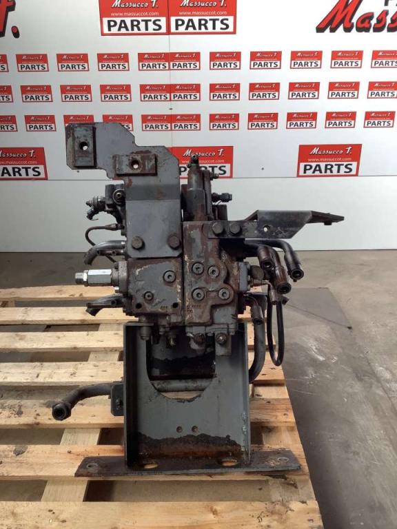 Distributeur hydraulique pour Hitachi ZX160LC Photo 2