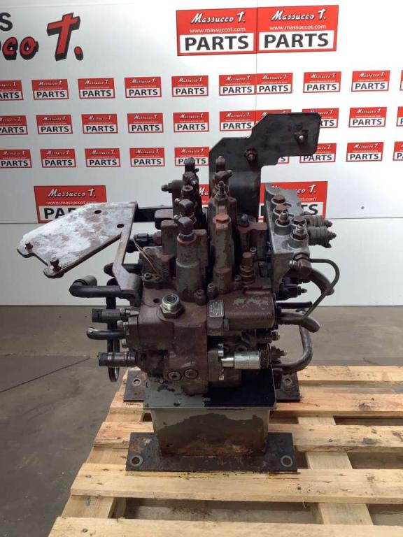Distributeur hydraulique pour Hitachi ZX160LC Photo 4