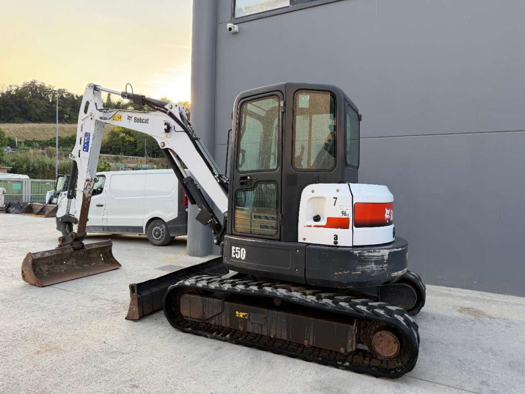 Bobcat E50 Photo 1