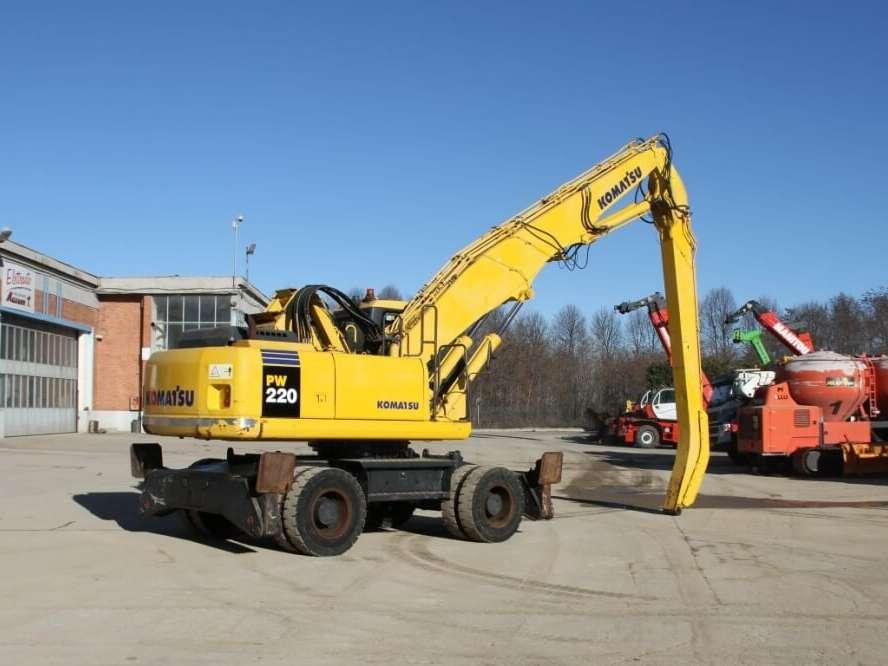 Komatsu PW220-MH Photo 11