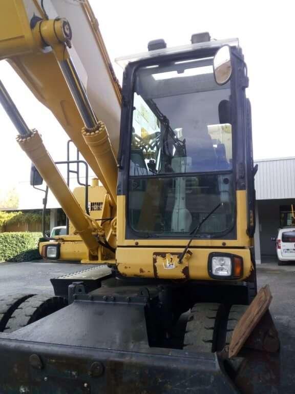 Komatsu PW220-MH Photo 14