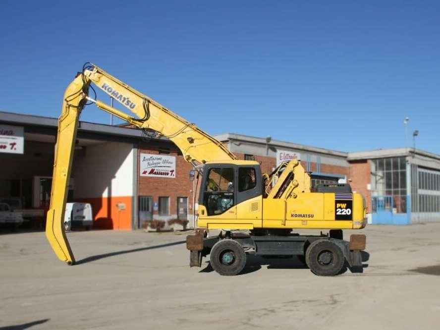 Komatsu PW220-MH Photo 2
