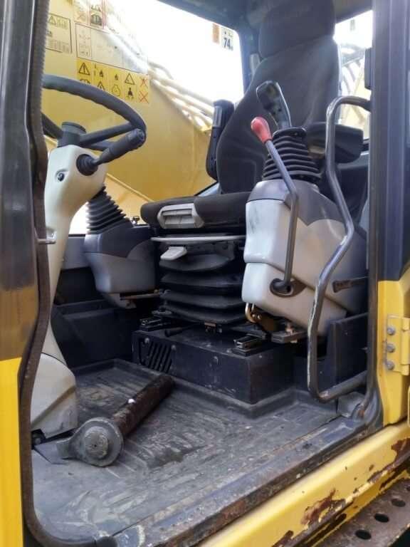 Komatsu PW220-MH Photo 4