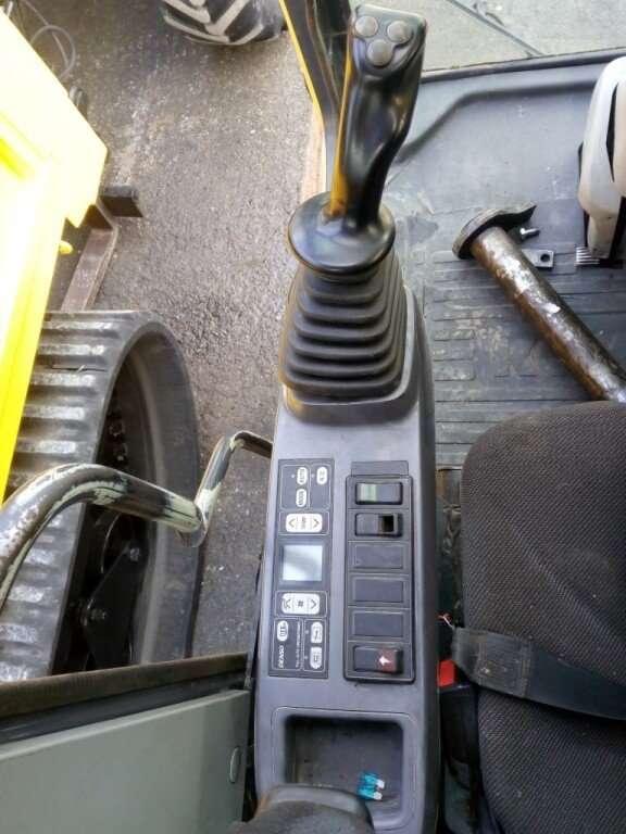 Komatsu PW220-MH Photo 8