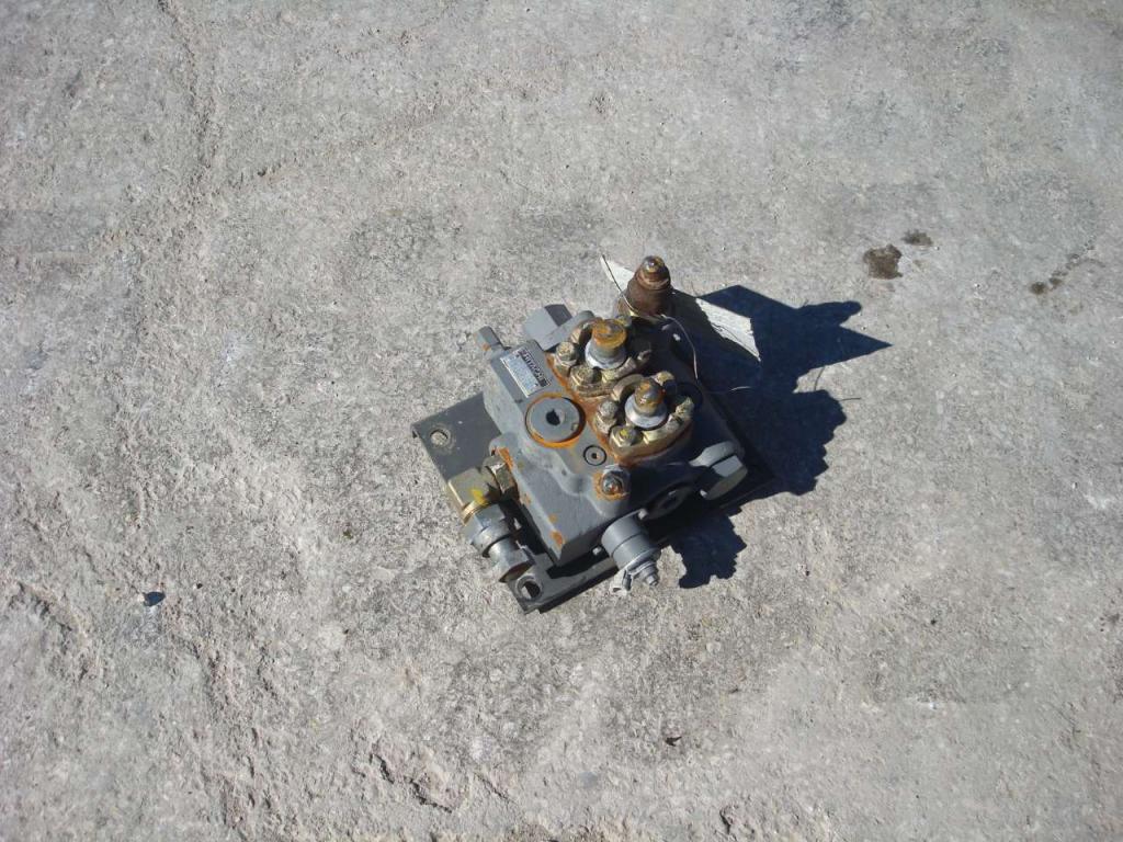 Distributeur hydraulique pour PALA GOMMATA ZW310 Photo 1