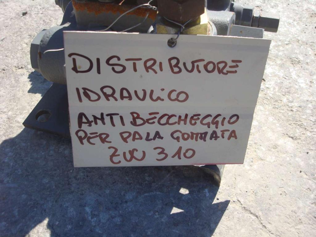 Distributeur hydraulique pour PALA GOMMATA ZW310 Photo 4