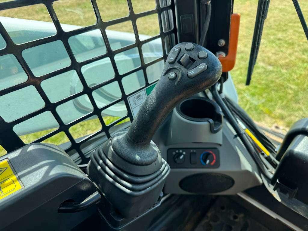 Bobcat T590 - Track Loader / Closed Cab Photo 12
