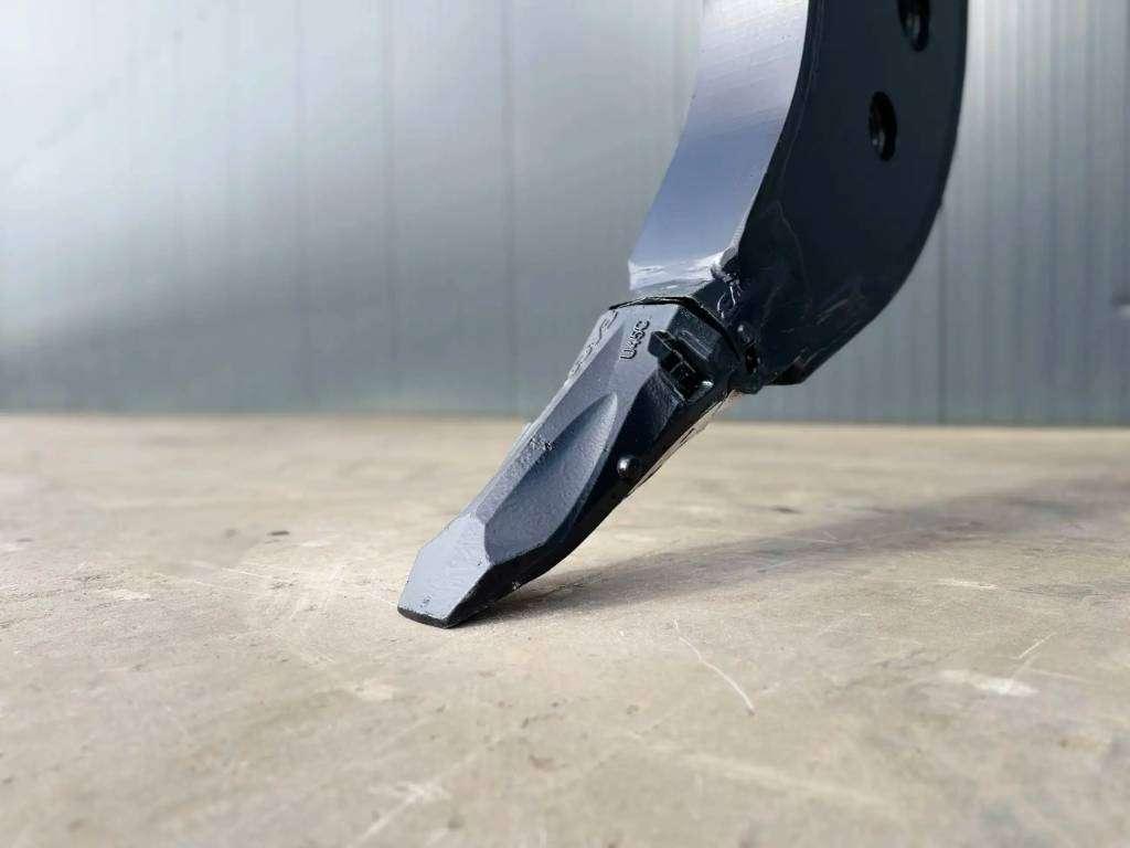 OilQuick OQ70/55 Ripper Photo 6