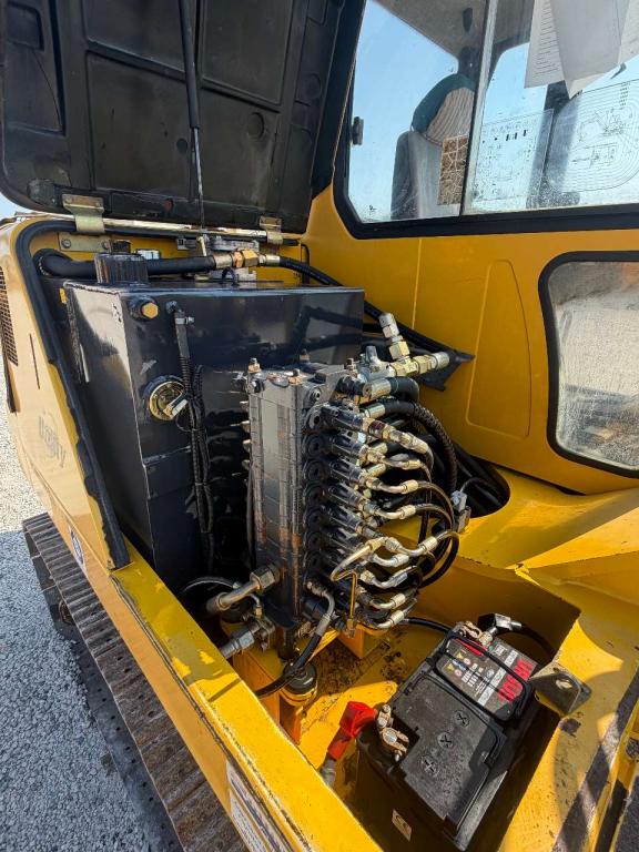 Komatsu PC 75R Photo 11