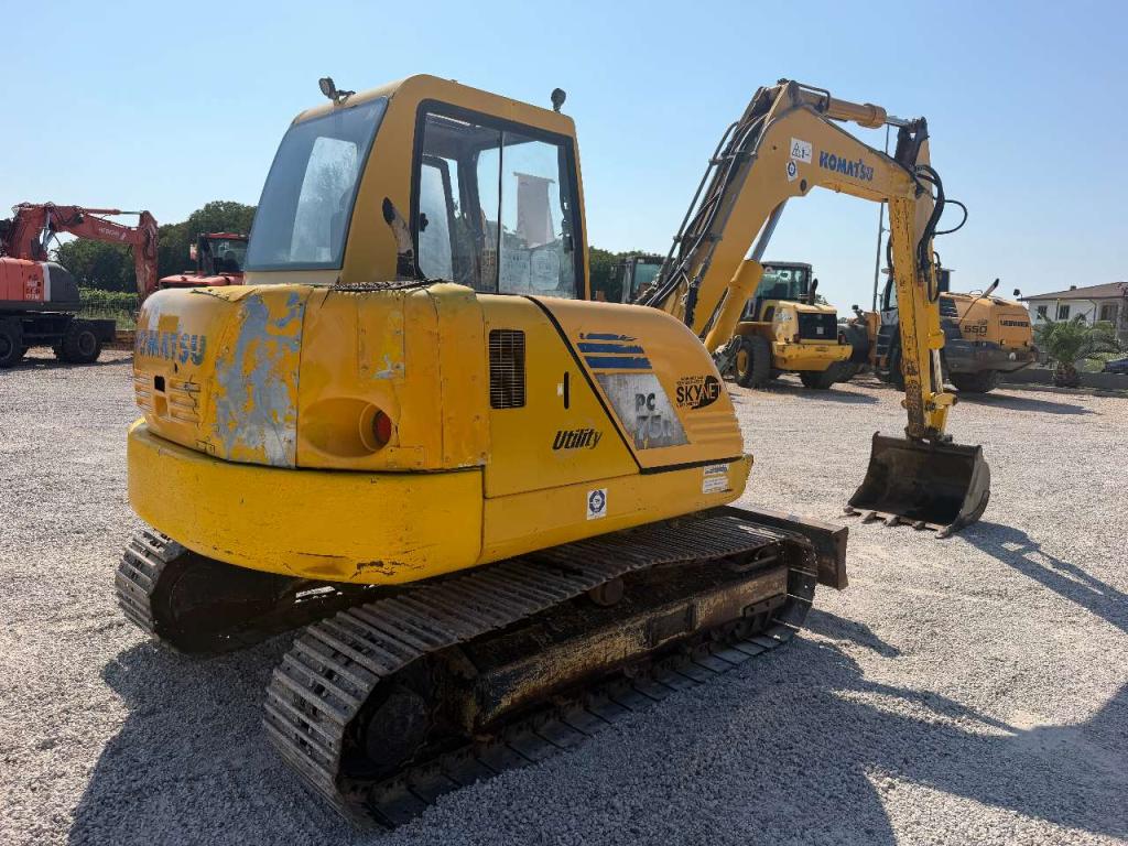 Komatsu PC 75R Photo 3