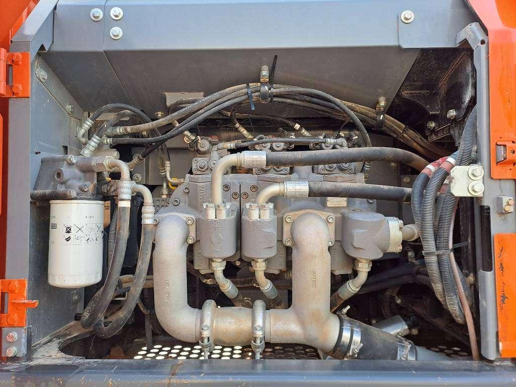 Hitachi ZX350LCN-6 Photo 15