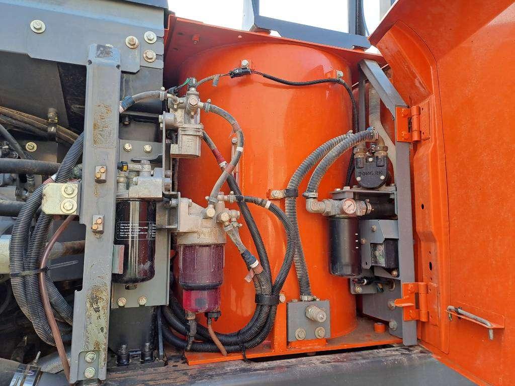 Hitachi ZX350LCN-6 Photo 16