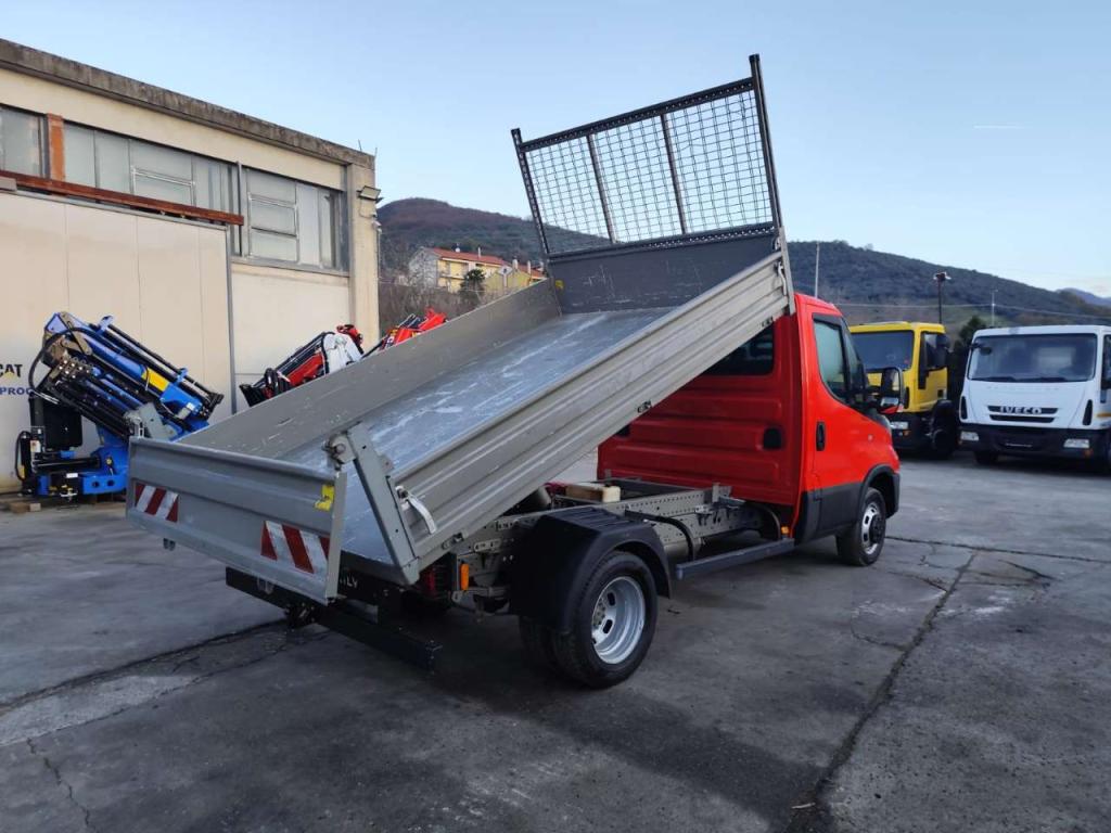Iveco DAILY 35-120 Photo 16