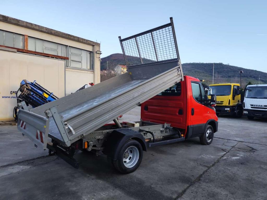 Iveco DAILY 35-120 Photo 17