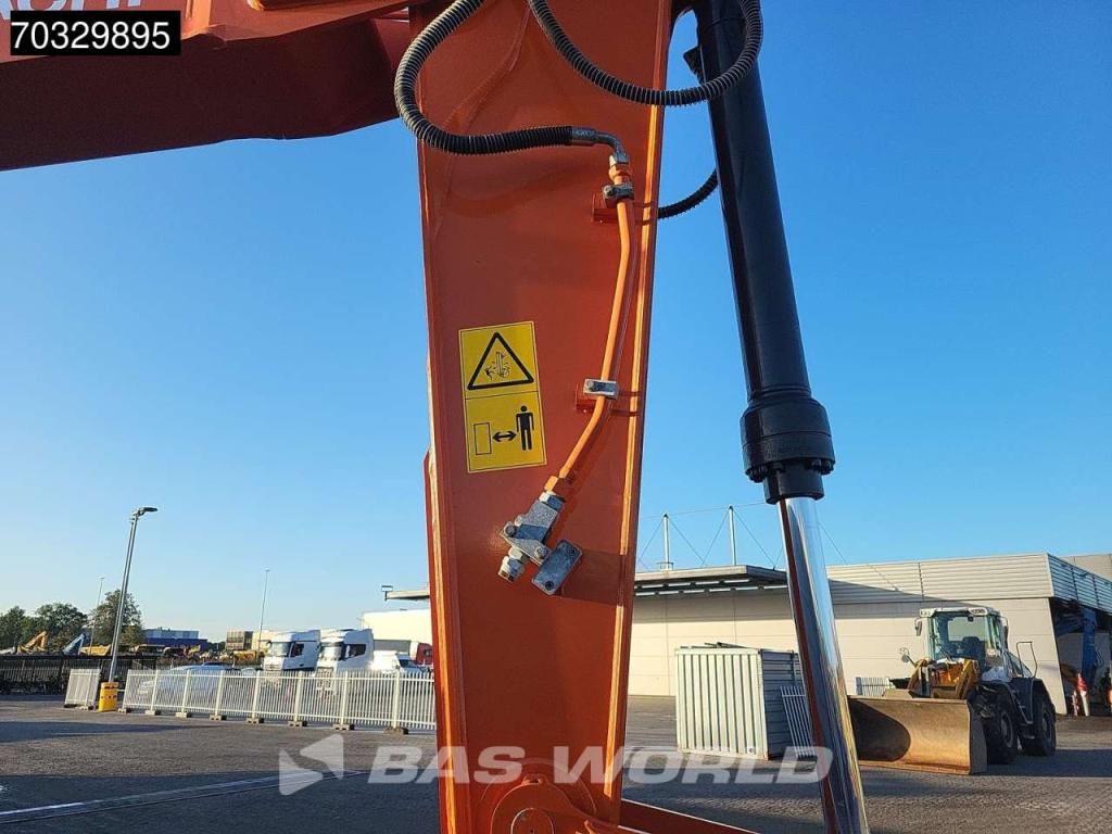 Hitachi ZX220 LC-5G Photo 13