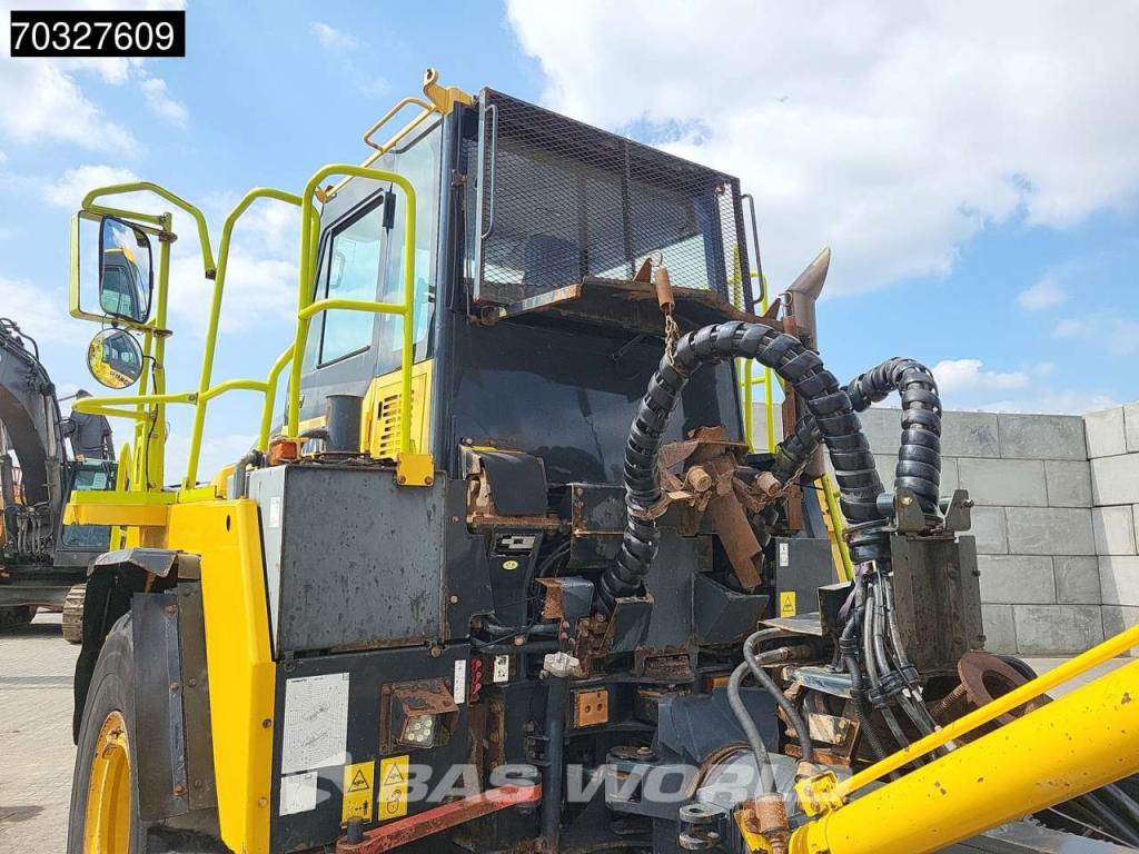 Komatsu HM300-3 Photo 11