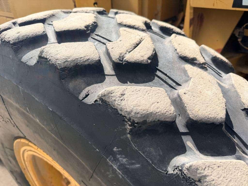 Caterpillar 140H Photo 19
