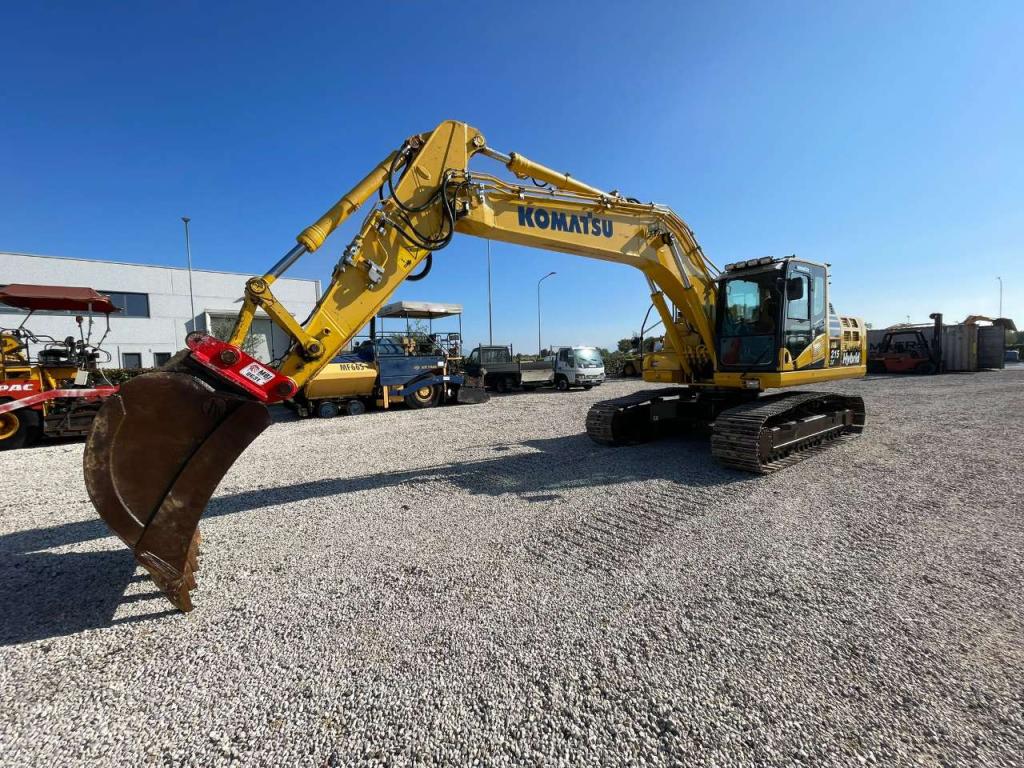 Komatsu HB215LC-2 Photo 1