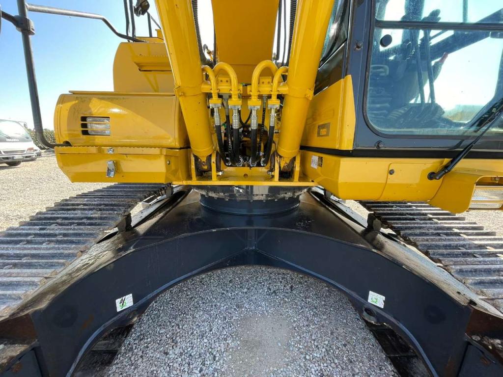 Komatsu HB215LC-2 Photo 11