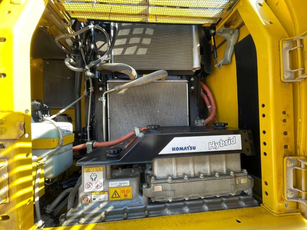 Komatsu HB215LC-2 Photo 14