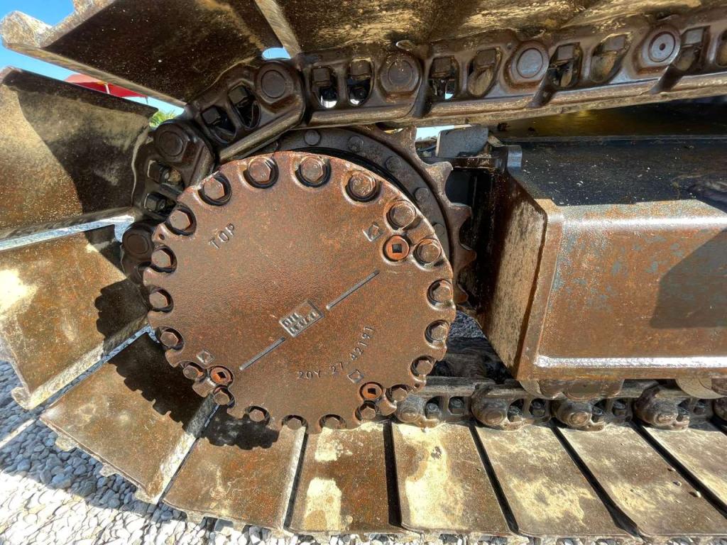 Komatsu HB215LC-2 Photo 15