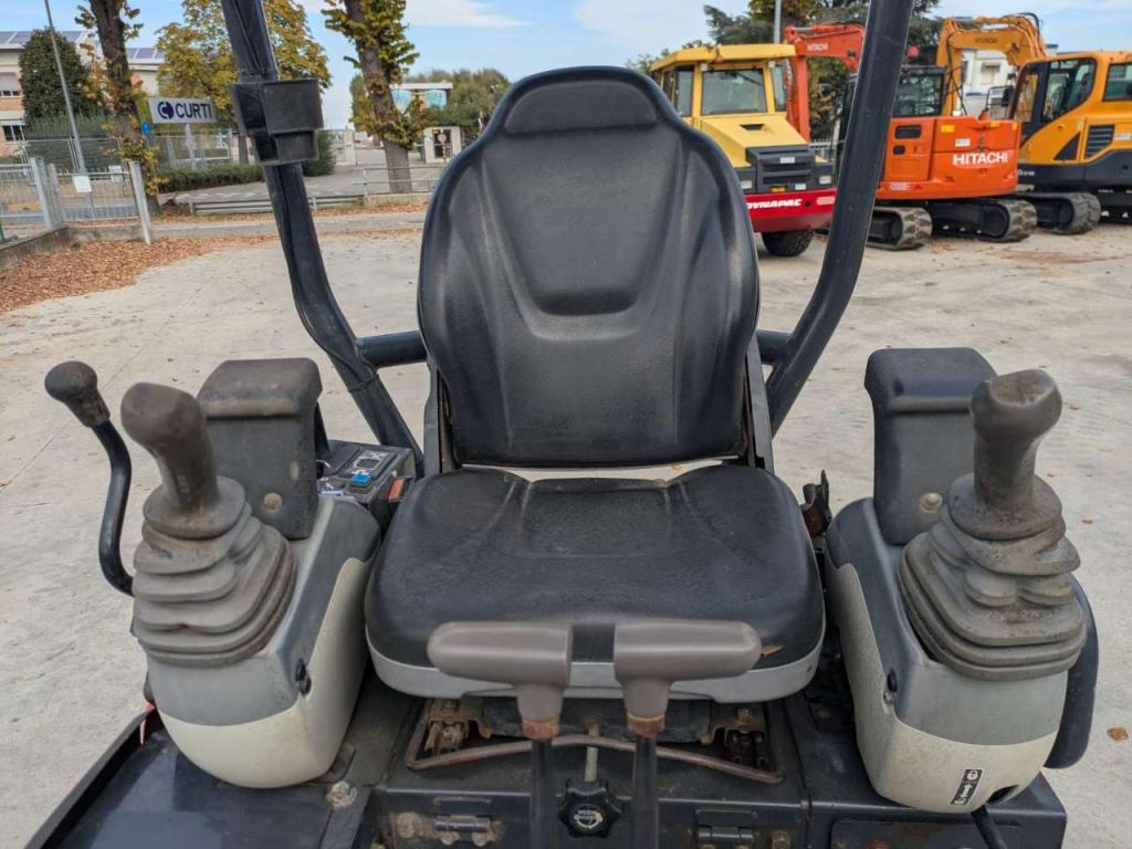 Hitachi ZX19U5 Photo 5