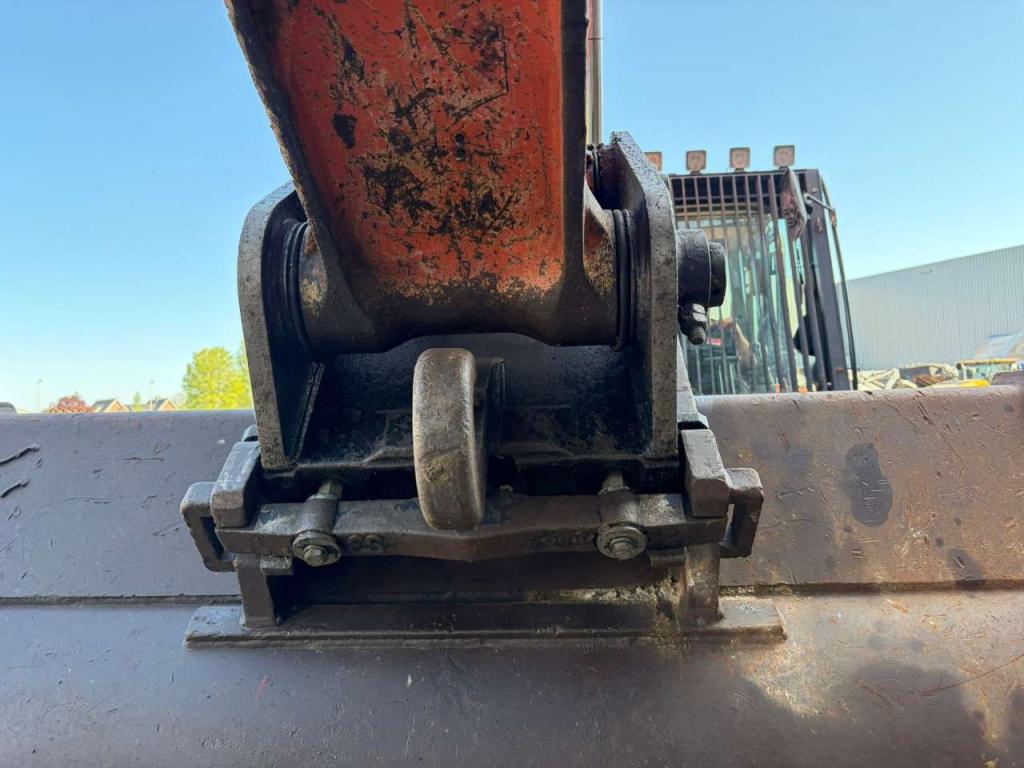 Hitachi ZX300LC-6 Photo 11
