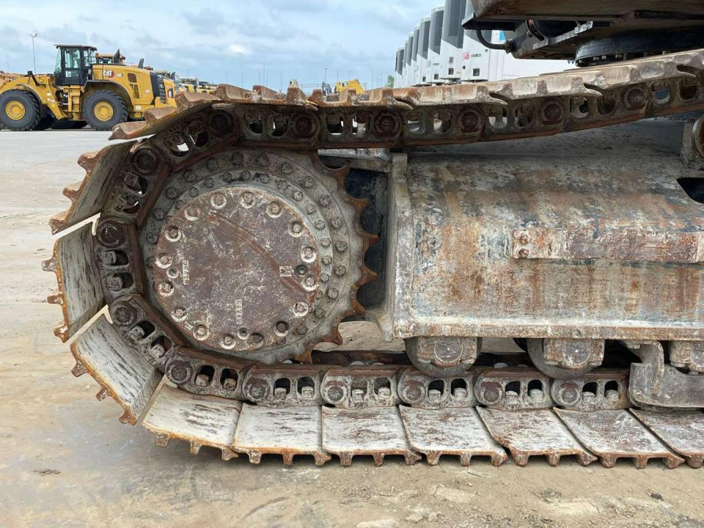 Hitachi ZX300LC-6 Photo 12