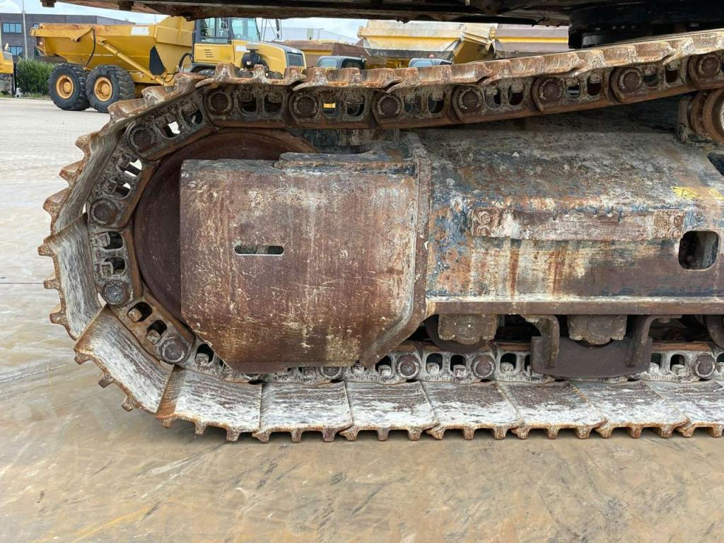 Hitachi ZX300LC-6 Photo 14