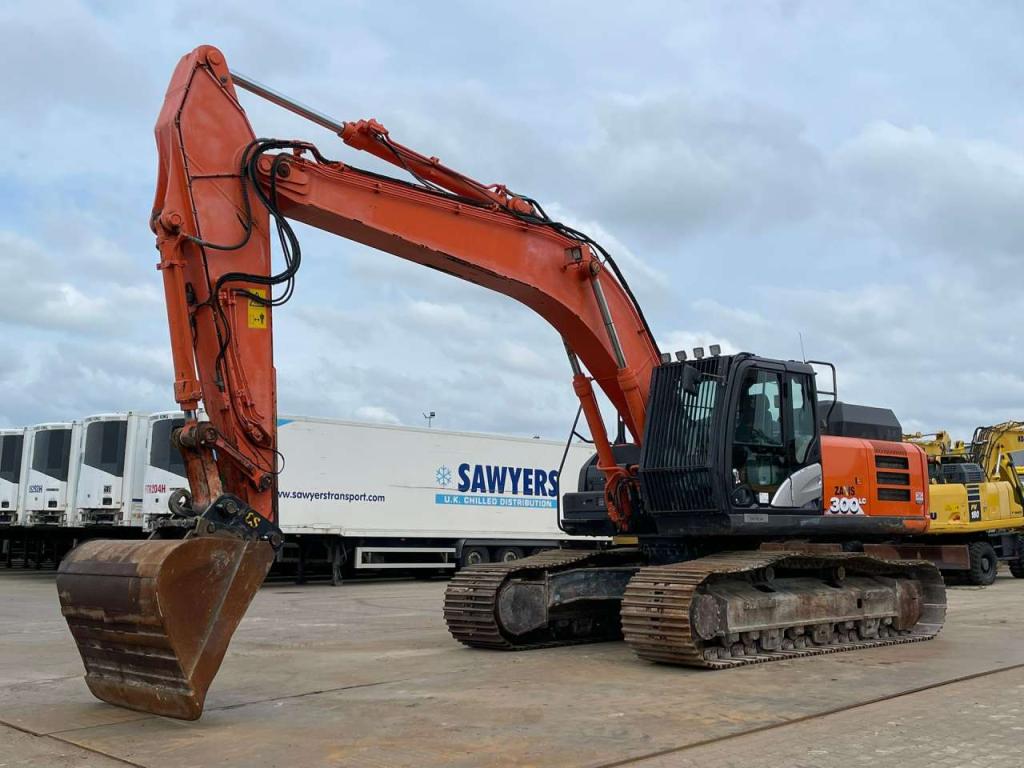 Hitachi ZX300LC-6 Photo 2