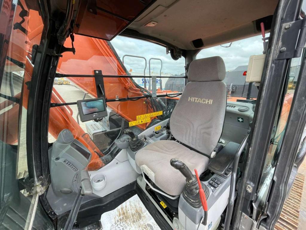 Hitachi ZX300LC-6 Photo 22