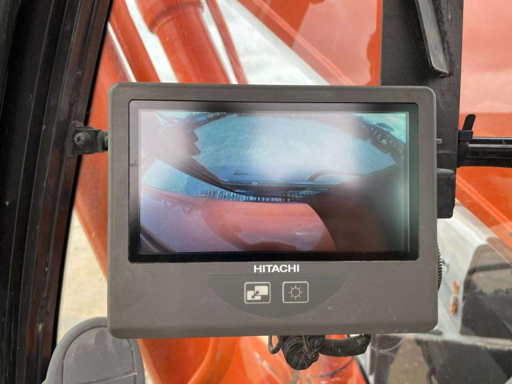 Hitachi ZX300LC-6 Photo 25