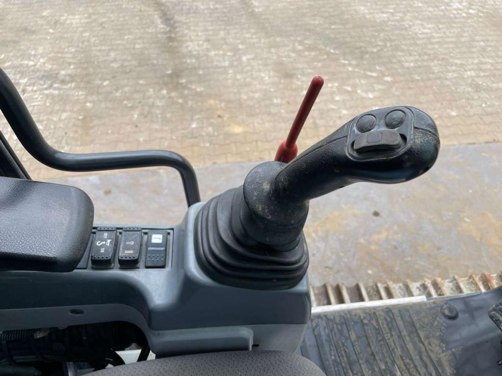 Hitachi ZX300LC-6 Photo 27