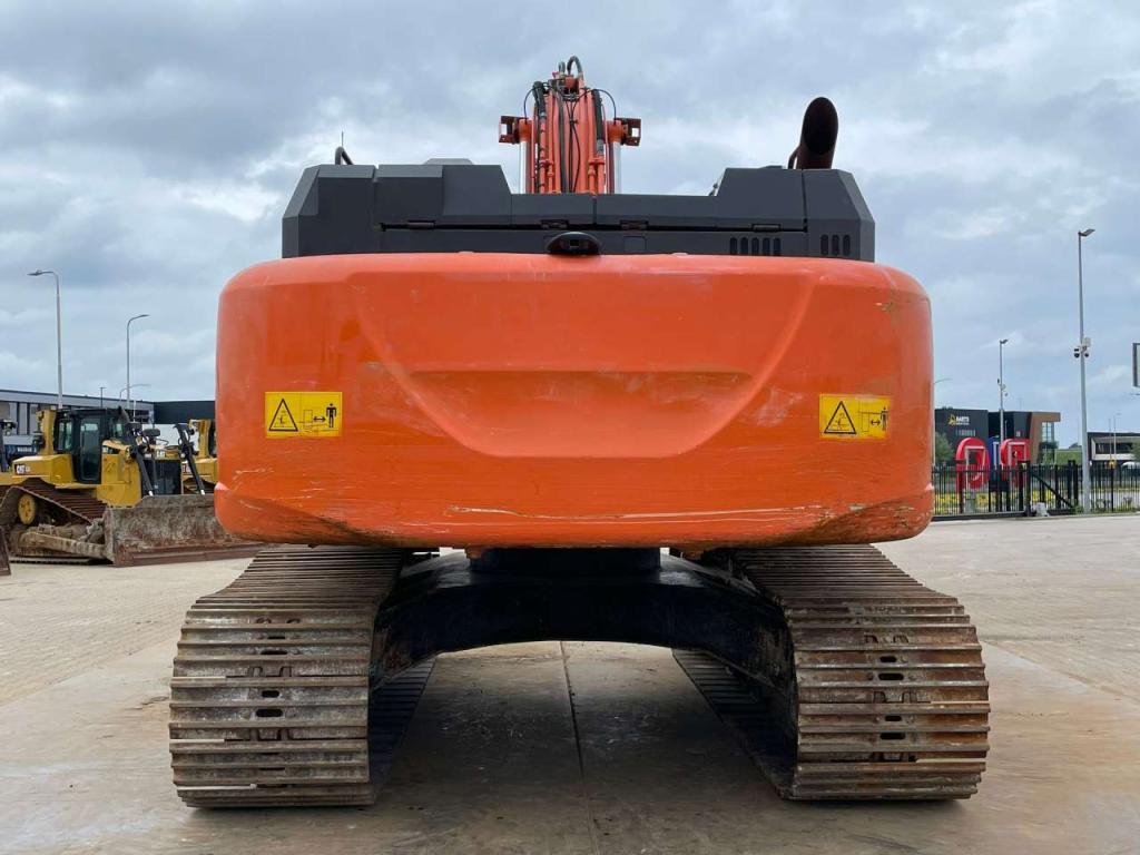 Hitachi ZX300LC-6 Photo 4