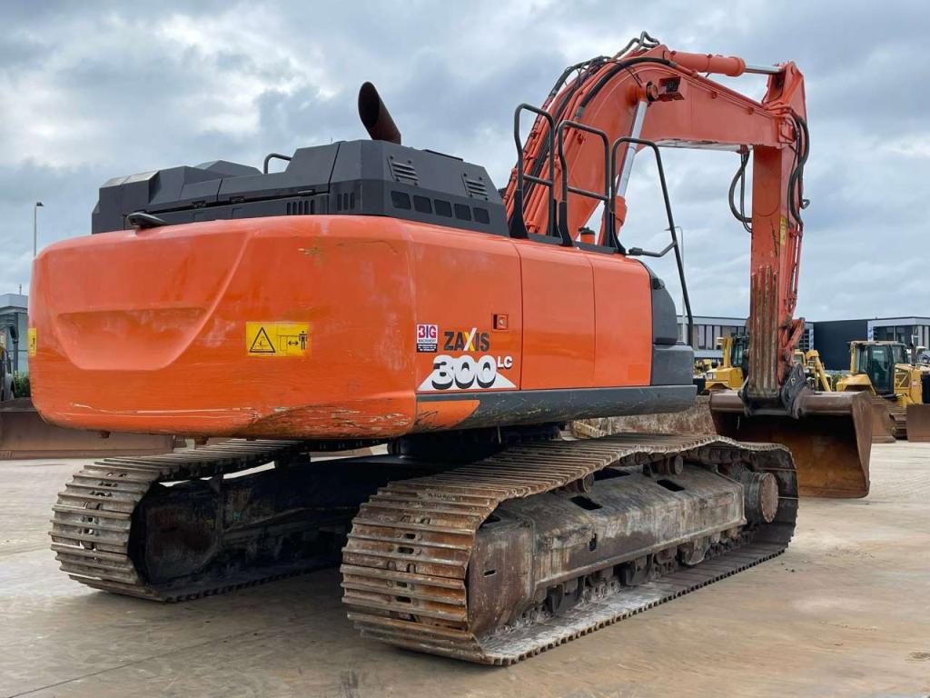 Hitachi ZX300LC-6 Photo 5