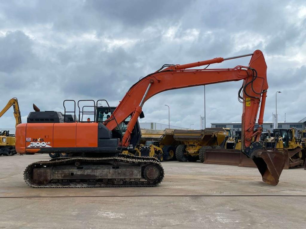 Hitachi ZX300LC-6 Photo 7