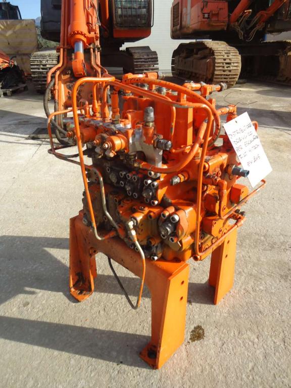 Distributeur hydraulique pour Fiat Hitachi EX215 Photo 1