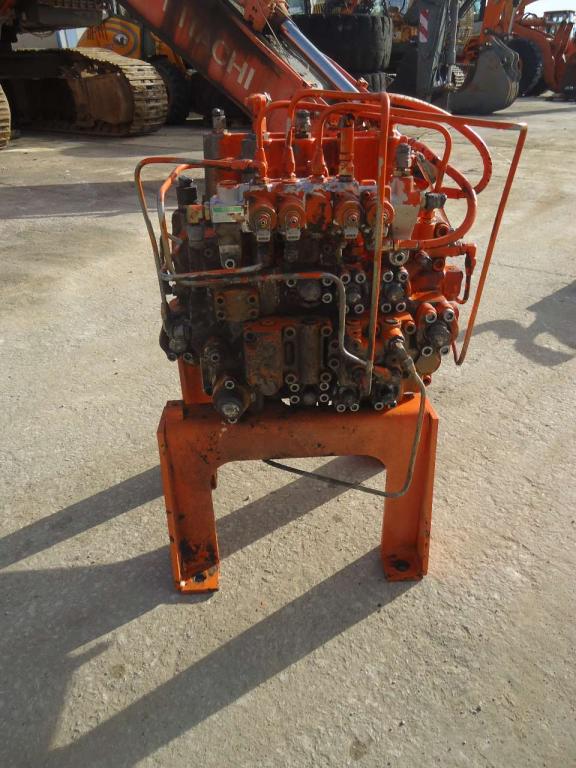 Distributeur hydraulique pour Fiat Hitachi EX215 Photo 2