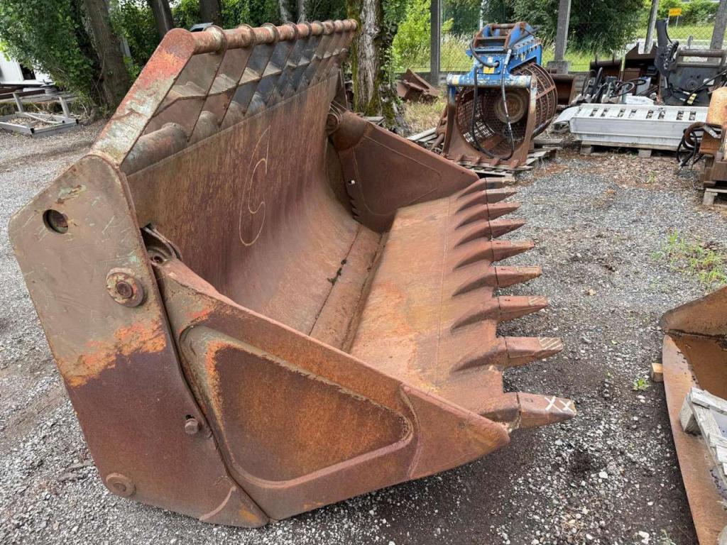 Liebherr 275 Photo 4