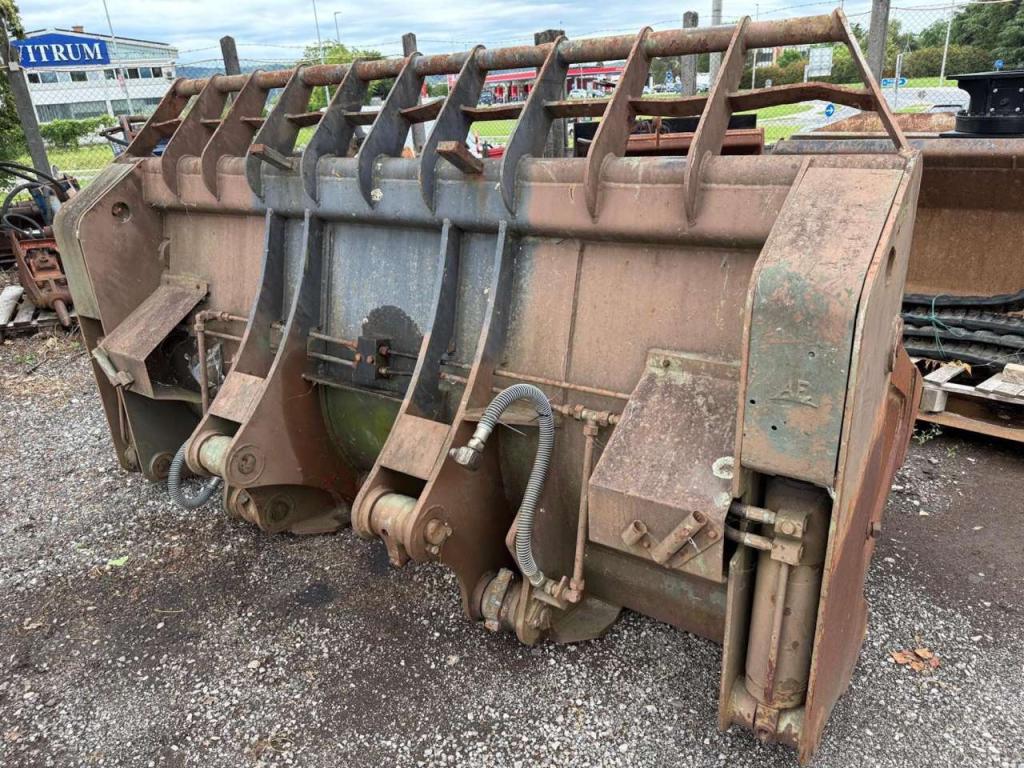 Liebherr 275 Photo 7