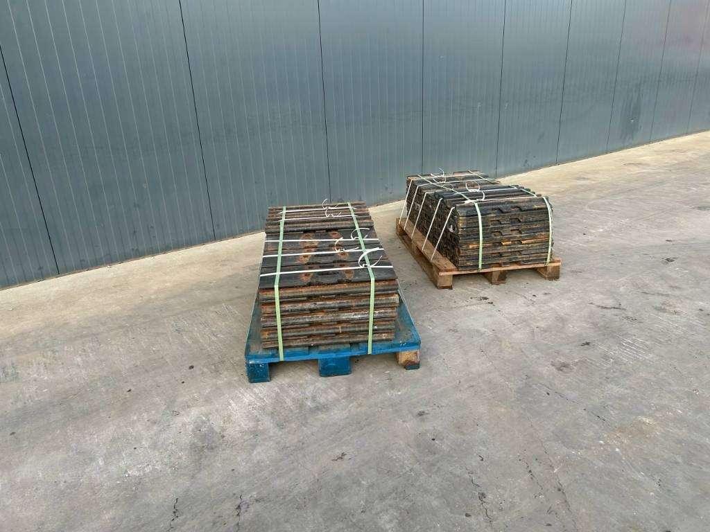 Caterpillar 349 / 349E / 352F / 352 shoes Photo 2