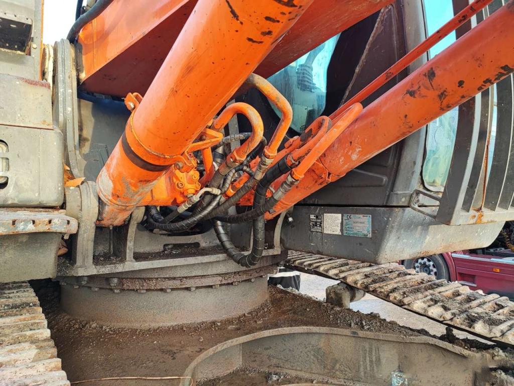 Hitachi ZX240N-3 Photo 11