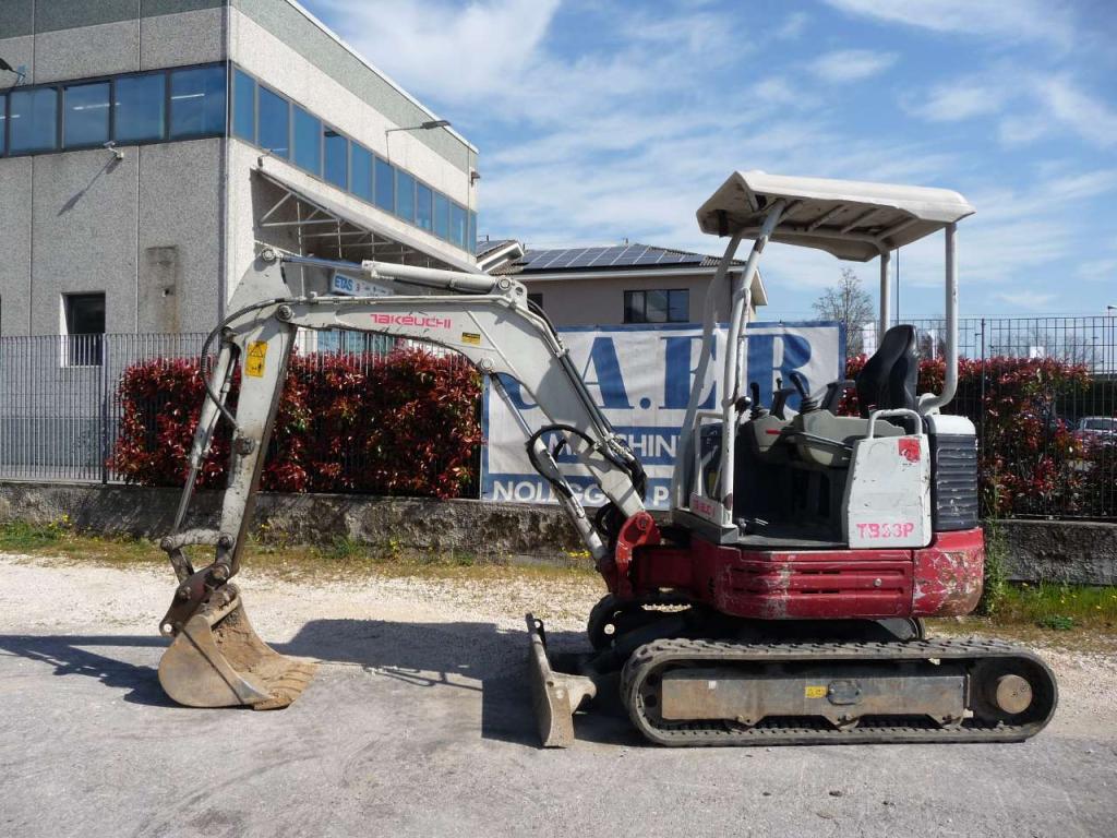 Takeuchi TB 23 R Photo 1
