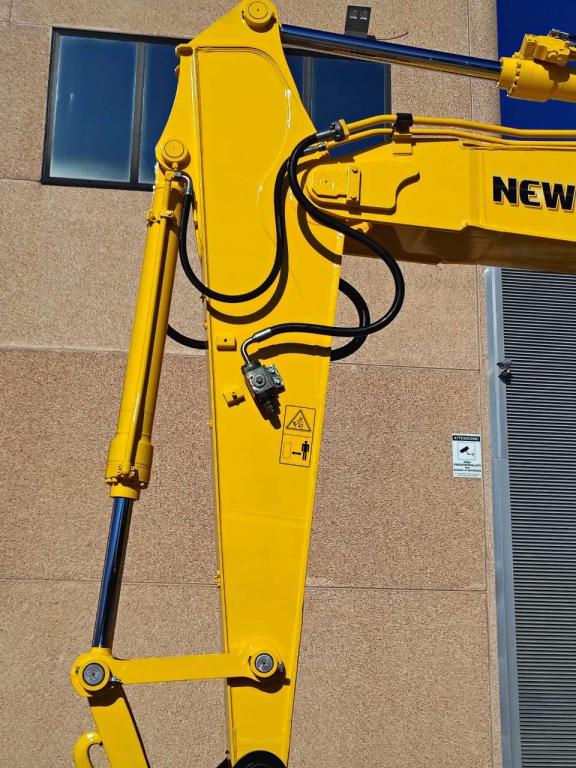 New Holland E 215 B Photo 18