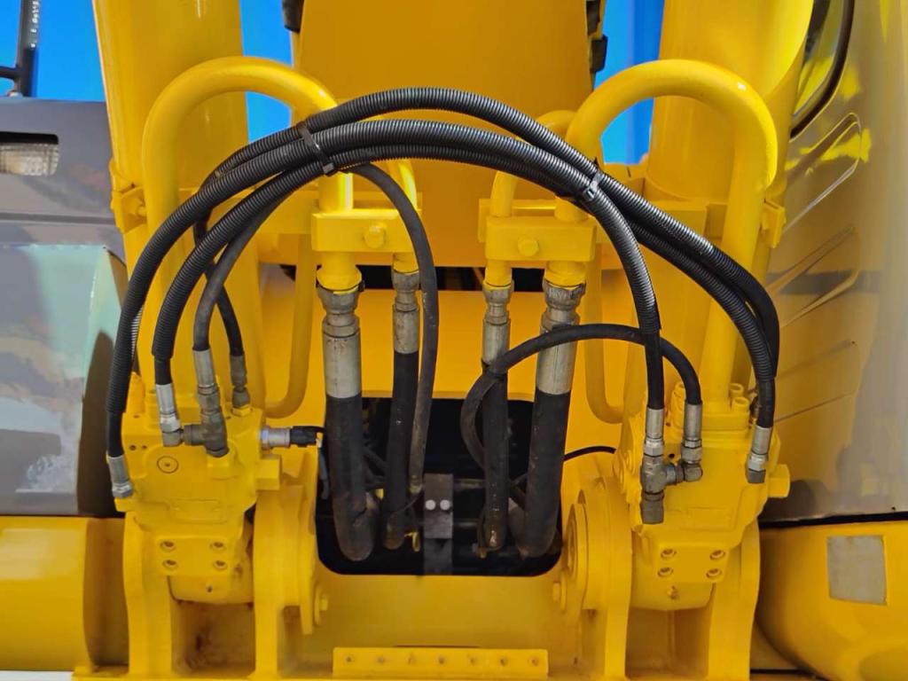 New Holland E 215 B Photo 8