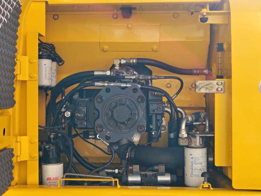New Holland E 215 B Photo 9