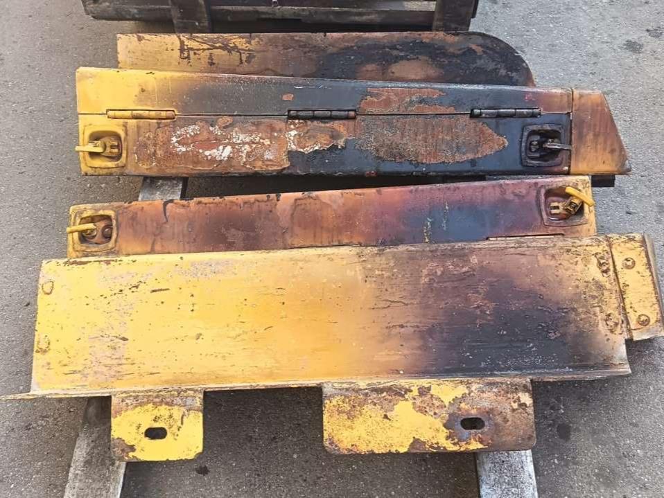 Capot et panneau de carrosserie pour Caterpillar 953 C Photo 7