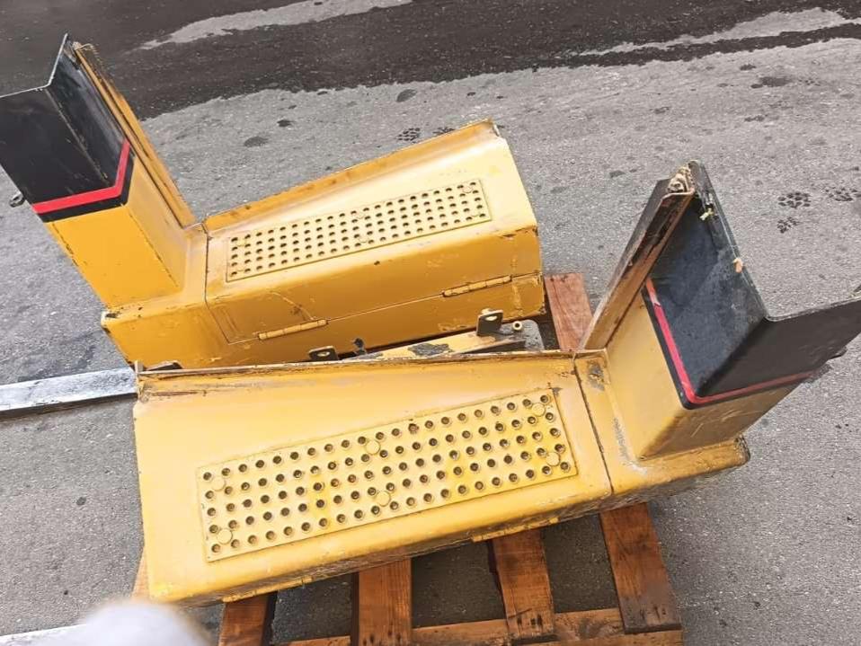 Capot et panneau de carrosserie pour Caterpillar 953 C Photo 8