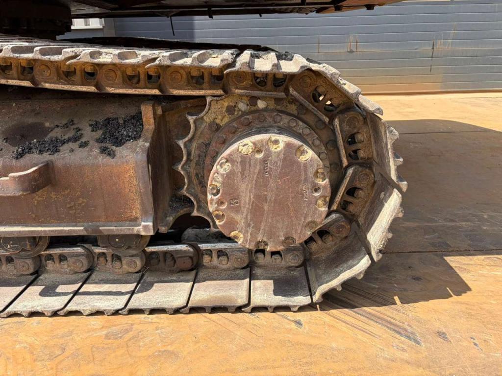 Hitachi ZX210LC-5B Photo 12
