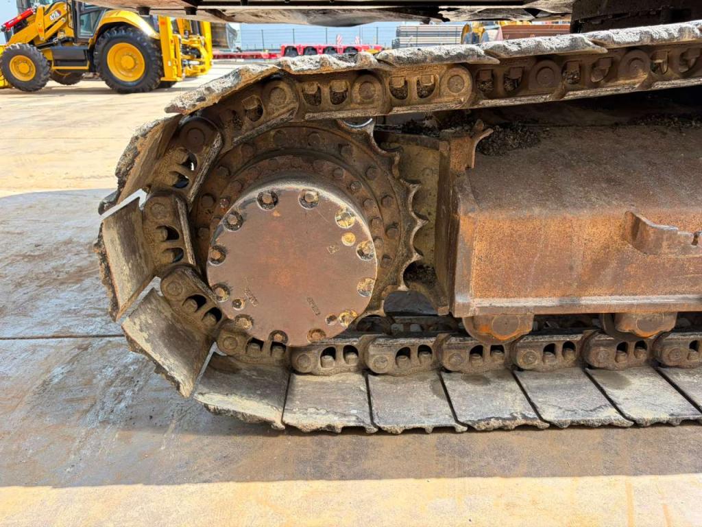 Hitachi ZX210LC-5B Photo 15